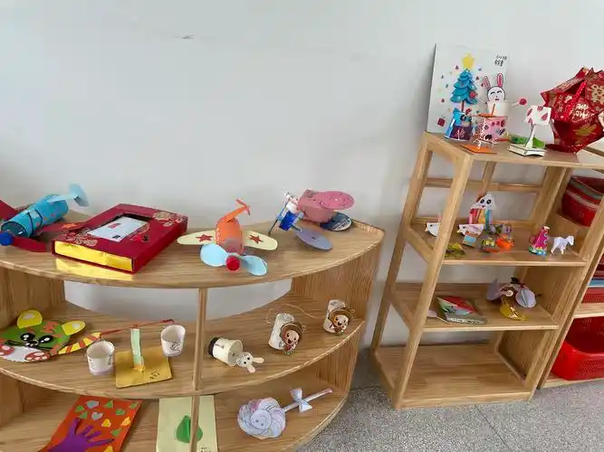 "小材料,大智慧"——社头幼儿园幼儿园亲子科学区自制玩具评比活动