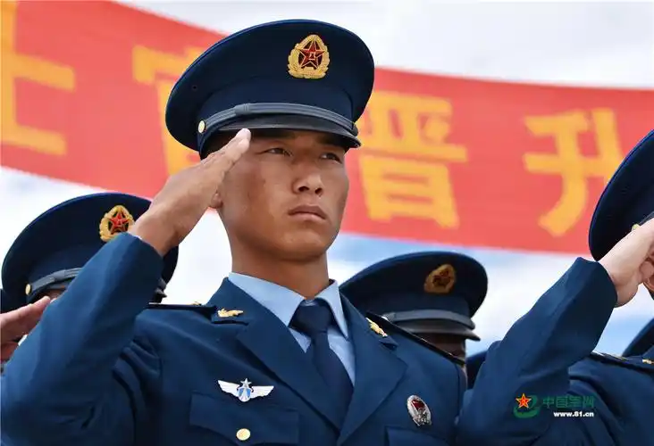 西部战区空军举行士官晋升军衔仪式120