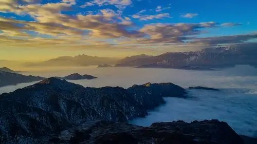 四川石棉王岗坪:云海之上的雪山盛宴