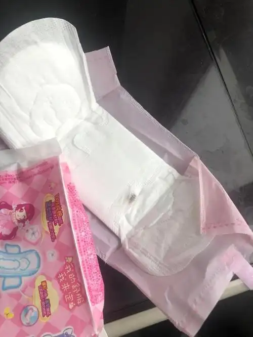 七度空间卫生巾一打开是脏的