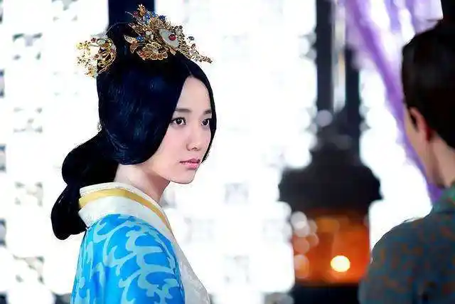 想将功抵罪,救自己儿子一命,但朱安世反而告发公孙敬声私通阳石公主