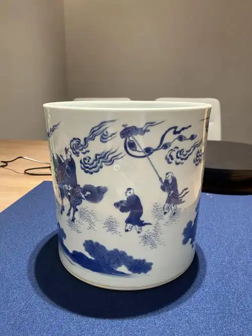 明崇祯青花麒麟送子图笔筒