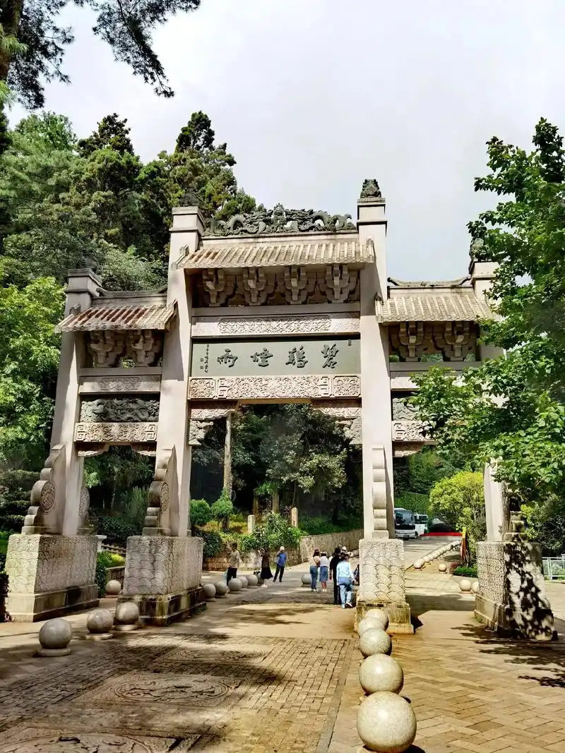 西山龙门是昆明标志性的景区,名气很大.3 - 抖音