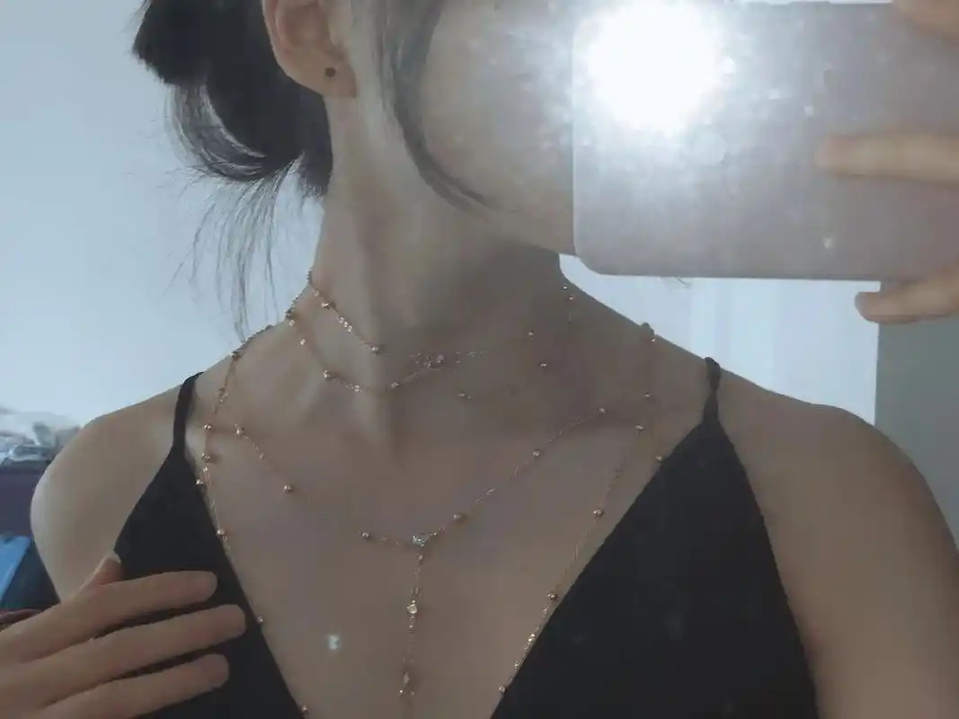 网恋对象给我发的照片,说是她自己.不知道是不是网图哇#不露脸 - 抖音