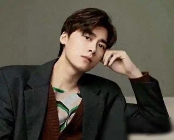 李易峰近况揭秘:封杀后一年,他现状可恨又可悲_事件_发展_观众