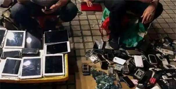 原创山寨机鼻祖陈金陵负债千万妻子跑路如今痴傻流落街头