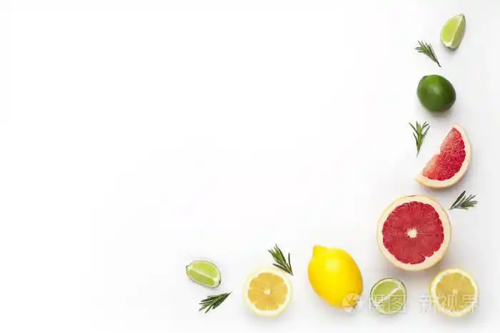 框架从着色的果子: 石灰, 柠檬, 橙, 葡萄柚, 在白色背景被隔绝.