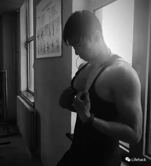 蚊子就叮我耳朵 男人的胸就跟女人的臀一样 越练越上瘾,根本停不