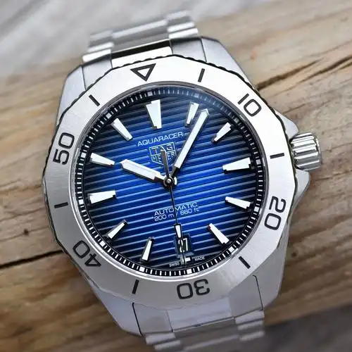 泰格豪雅竞潜系列professional200腕表虚胖变精壮