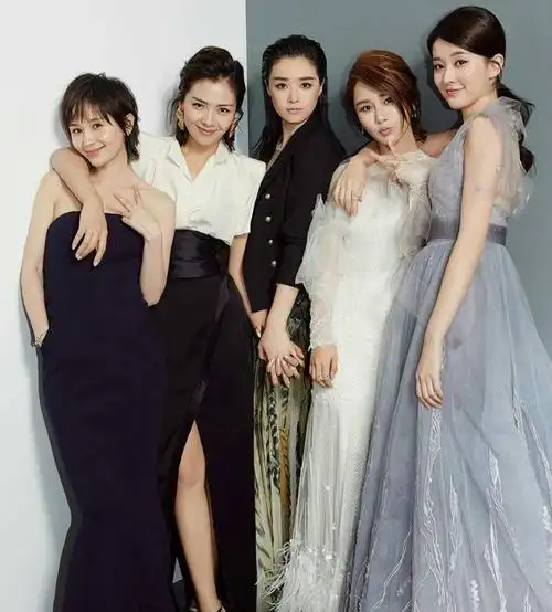 欢乐颂之后五美状态差距太大,有的忙到不行,她却闲到整天散步