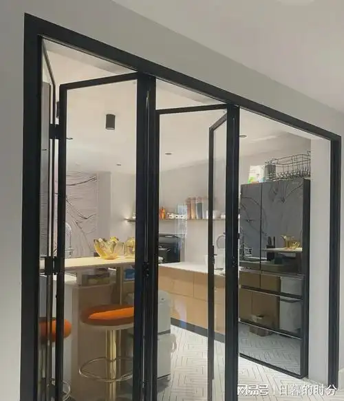 厨房门别再瞎装了, 这这样装好看又显大!