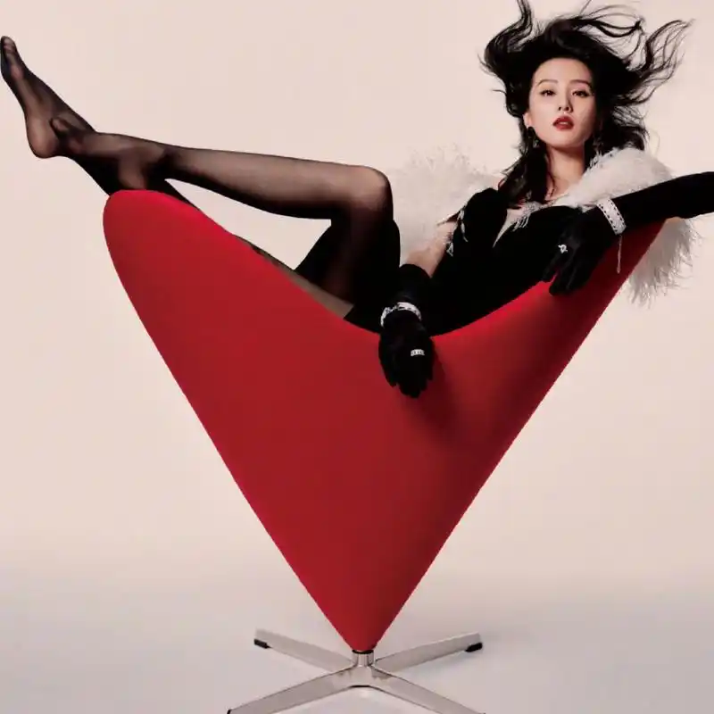 女明星刘诗诗,唯一的一次黑丝袜照片.