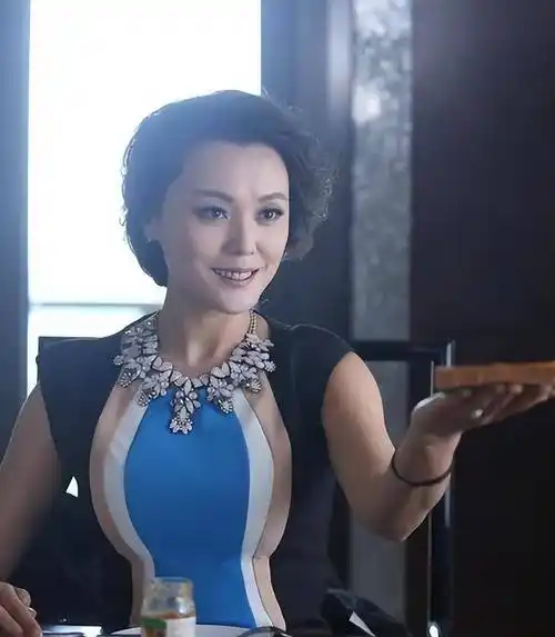 梁爱琪:戏里没人能抵挡她的富婆魅力,傅彪是她一生的"贵人"