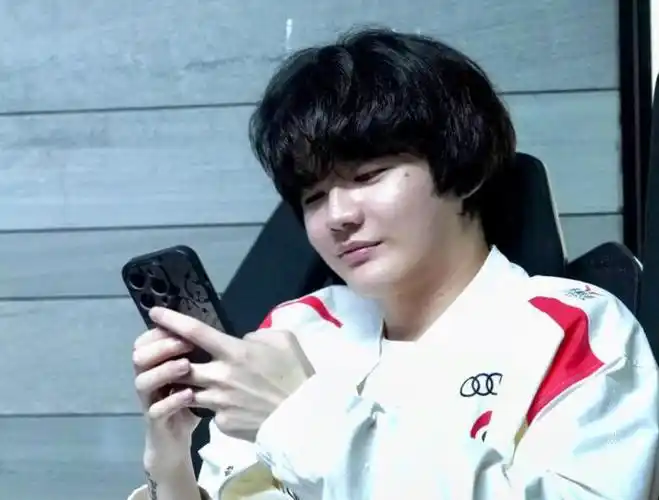 刘青松被怀疑整容,满脸油光还很肿胀,粉丝解释只是胖了而已