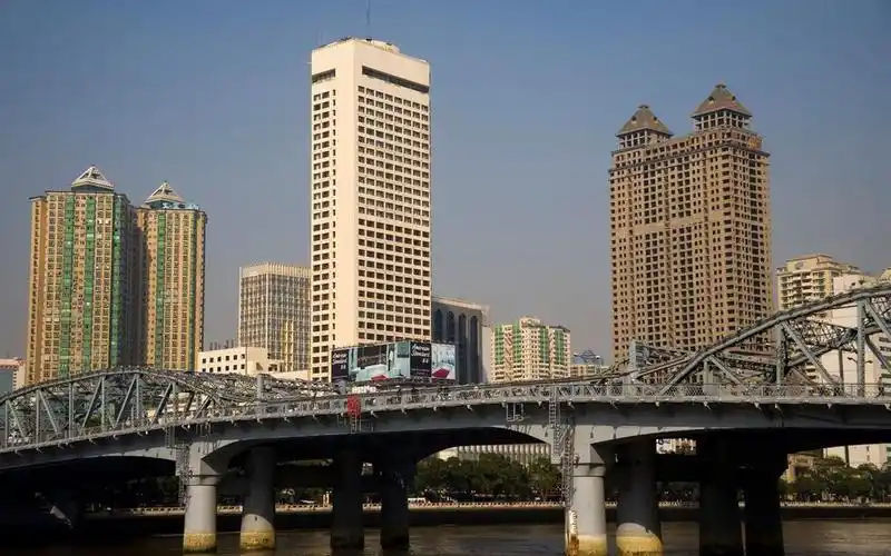 风景 广州,别称羊城,花城,是广东省会,它是我国中心城市,世界著名的