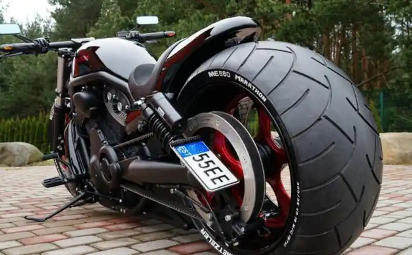 48万的哈雷摩托车光看轮胎就知道为什么贵了