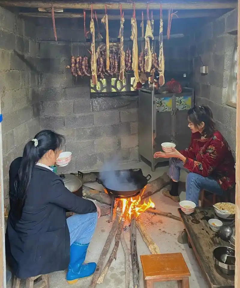 油茶是瑶族古老的饮食习俗,一日三餐不可少的美食#农村女孩 # - 抖音