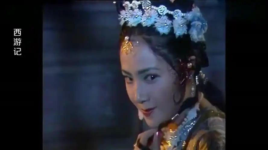 老鼠精把长长的指甲插进和尚脑袋又一口气将唐僧吹晕了