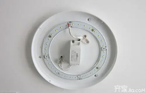 嵌入式吸顶灯安装方法及注意事项