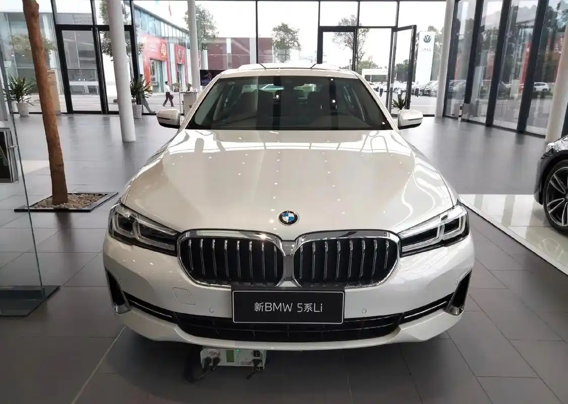 2022款宝马525li豪华套装.【2022款宝马525li - 抖音
