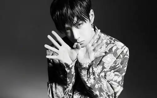 电脑壁纸 明星 大陆明星 王一博复古帅气阳光迷人写真