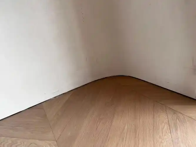 没有踢脚线的效果