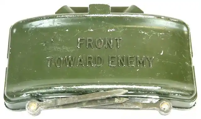 "此面向敌"阔剑雷背面不会炸?误区!后方16米内不能站人?