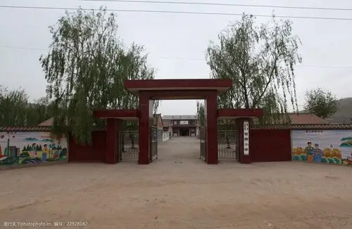 官营小学门口摄影景色