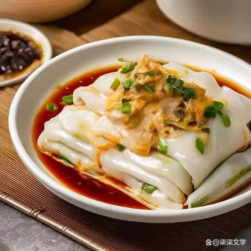 广东肠粉,一道源自我国广东省的经典小吃,其历史可追溯至唐朝的泷州