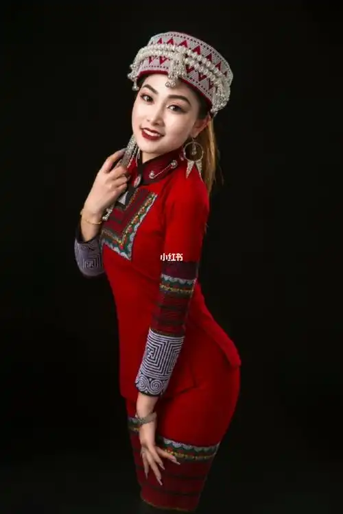 民族写真哈尼族美女闺蜜照