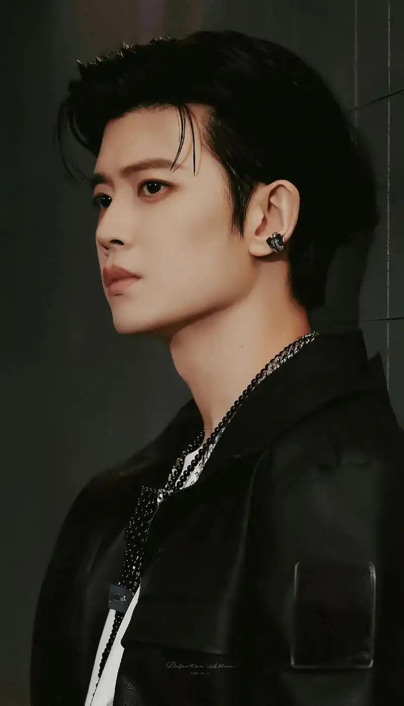 任嘉伦allen#新专辑 #无限循环播放   「认真努力的 - 抖音