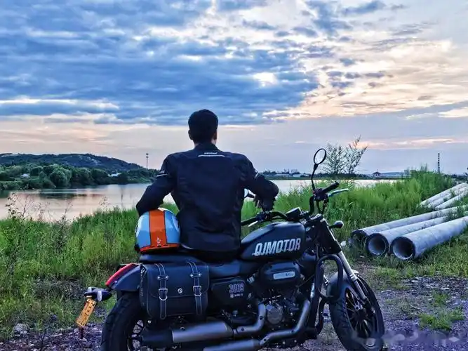 我太喜欢骑摩托了,我怀疑我上辈子就是一台摩托车