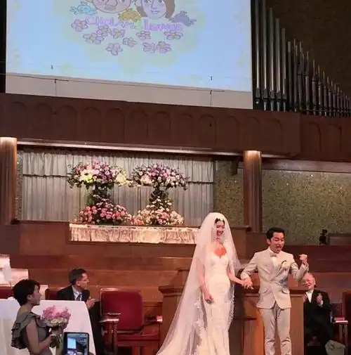 2015年,王祖蓝与李亚男举办婚礼的地方就在迪士尼乐园.