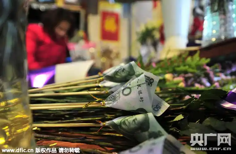 土豪情人节花费数千元 用人民币叠花示爱