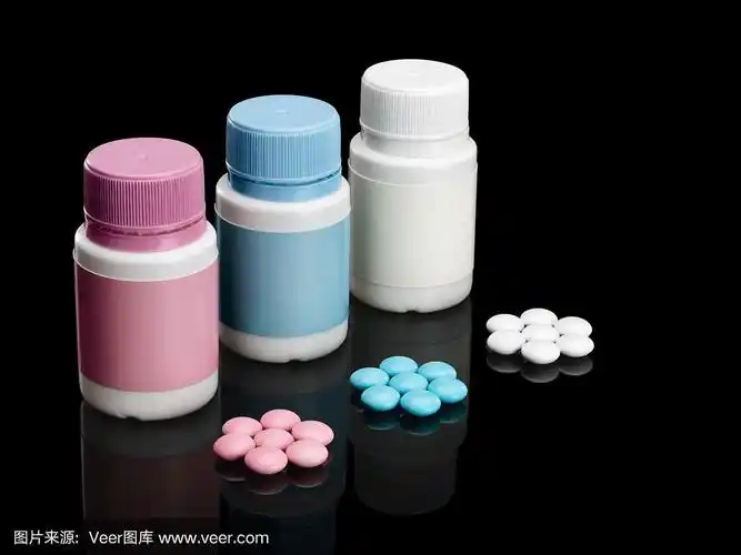 装着药丸的塑料小瓶.