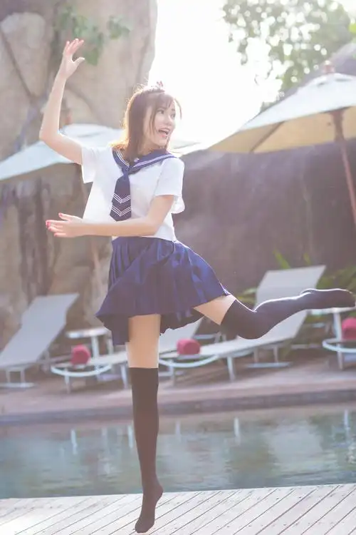 性感制服诱惑美腿丝袜黑丝校花美女