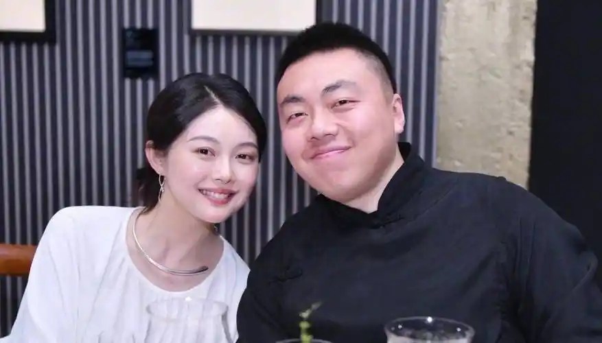 "野心勃勃"晚晚:从大脸网红到京圈贵妇,成迪奥大使,堪比邓文迪_刘野