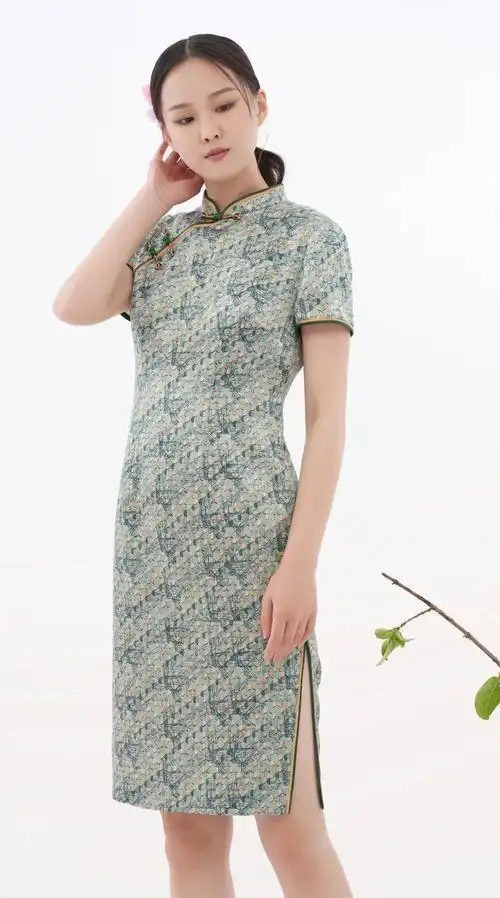 也有提高反应能力和思考能力的效果 2f·陶玉梅 妈妈们穿上绿色旗袍