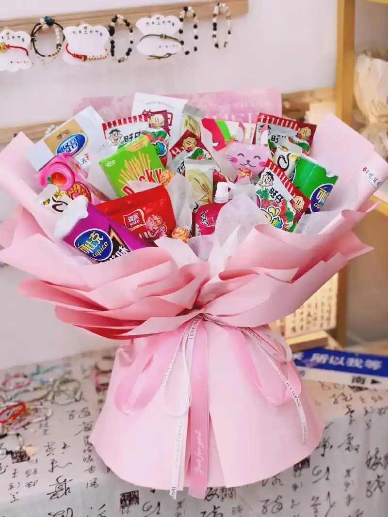俏皮可爱的小兔子92零食花束 #零食包装 #一束花的仪式感 - 抖音