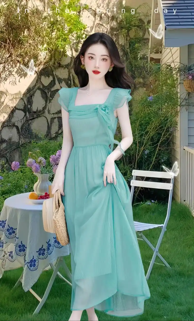 法式手工花朵连衣裙  这个颜色真的很显白