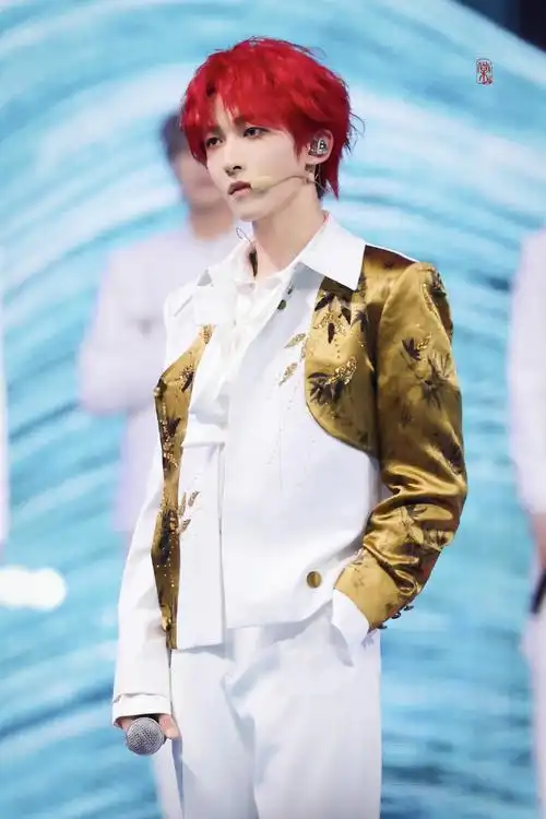 刘宇红发碎钻造型##into1告别限定演唱会时光场