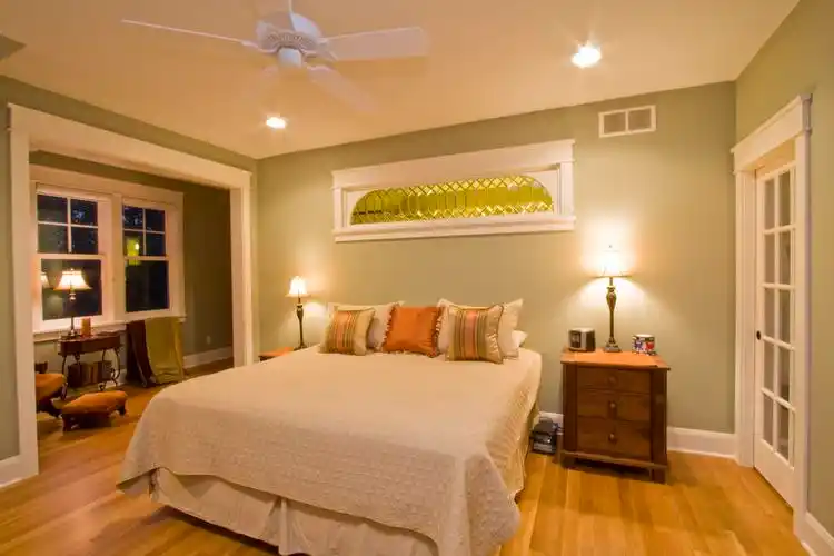 淡咖色墙面效果图_淡黄墙面装修效果图_军营网吧墙面装修效果图