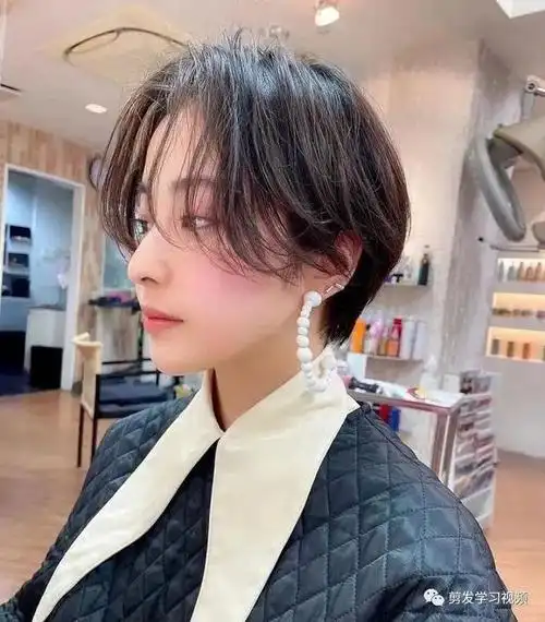 女儿童短发发型图片 七款超萌的女宝宝短发(圆脸儿童发型女孩短发)