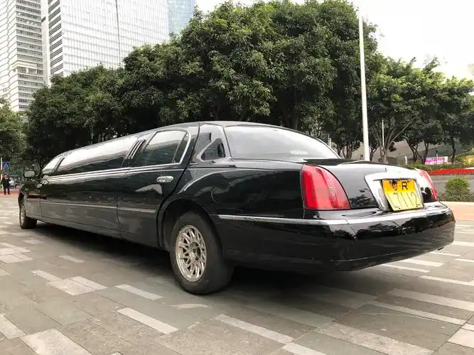 老款黑色加长林肯出租