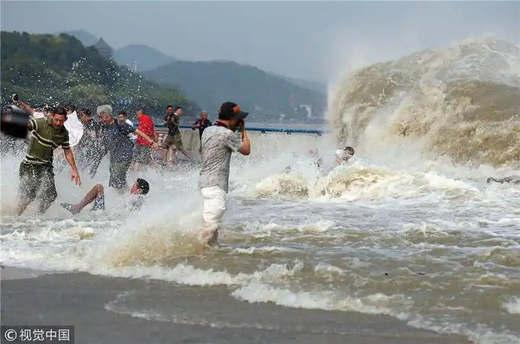 八月十八观潮季来临 盘点历年钱塘江大潮