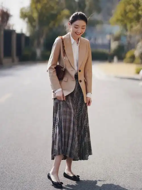 长裙穿什么样的鞋子好看(长裙的最佳穿搭推荐)