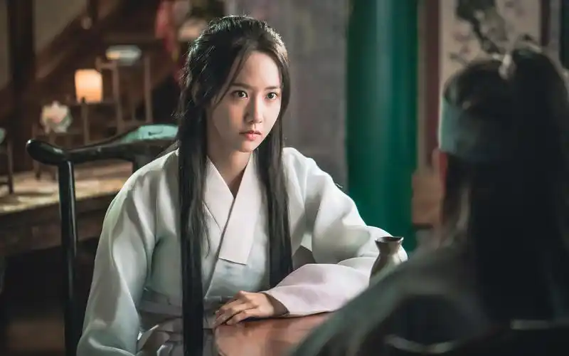 《王在相爱》林允儿人物剧照高清桌面壁纸