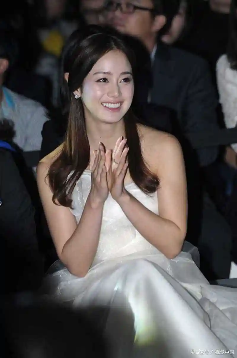 金泰熙是韩国非常漂亮的女性,她拥有高学历和富裕家庭,还嫁给了rain