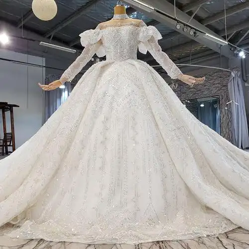 2021年秋一字肩长袖蕾丝钉珠重工高级奢华泡泡袖露背高腰拖尾婚纱