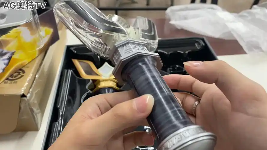 开箱唠嗑!黑暗迪迦奥特曼ur火花棱镜套装-迪迦,卡密拉